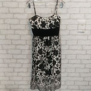 White House Black Market Floral Dress Size 6 EUC